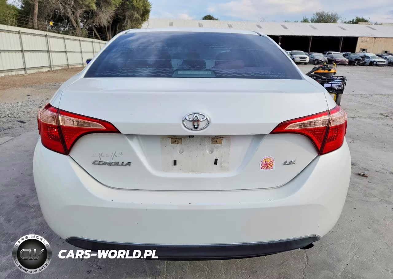 2018 Toyota Corolla Le VIN:5YFBURHE9JP741787 - 6