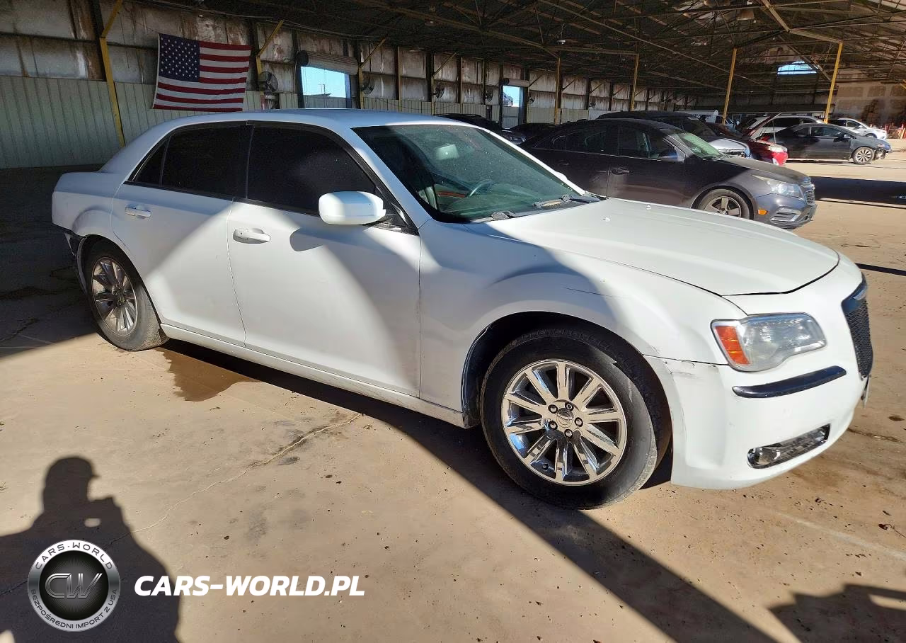 2013 Chrysler 300 VIN:2C3CCAAG7DH588796 - 4