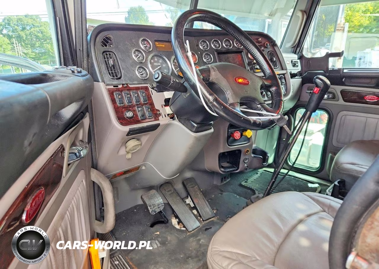 2015 Peterbilt 389 - Semi Truck VIN:1NPXD49XXFD257378 - 8