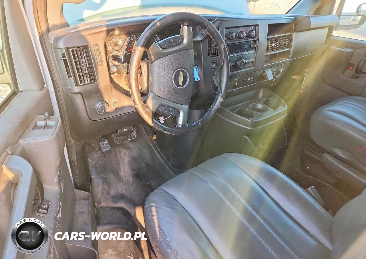 2019 Chevrolet Express G2500 VIN:1GCWGAFP7K1257461 - 8