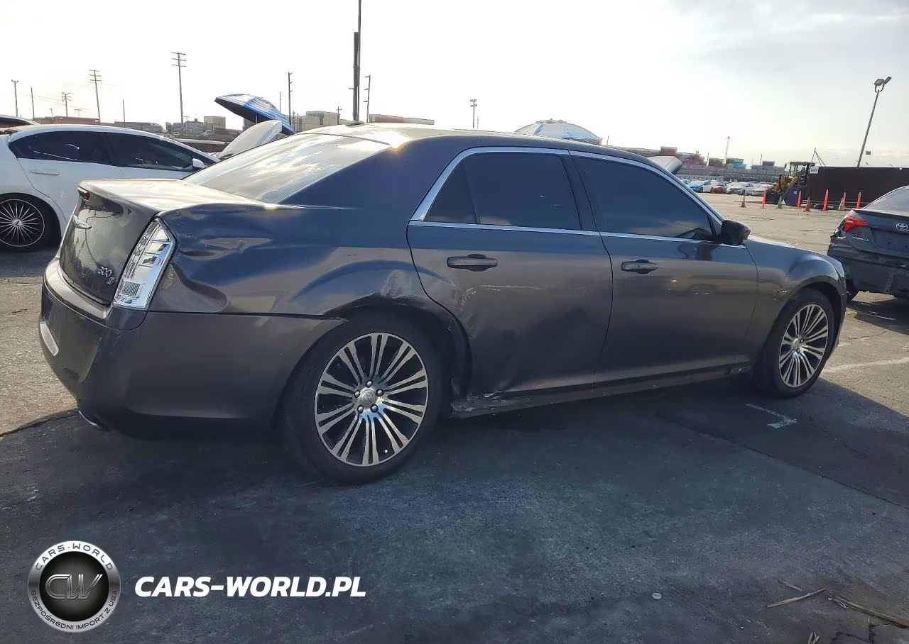 2014 Chrysler 300 S VIN:2C3CCABG6EH141800 - 3