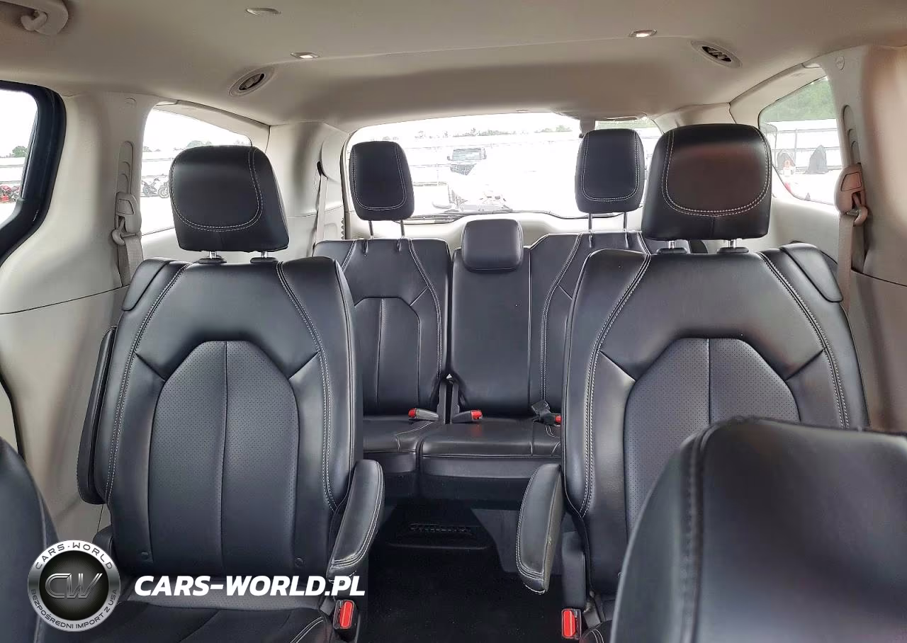 2023 Chrysler Pacifica Touring L VIN:2C4RC1BG1PR632018 - 10