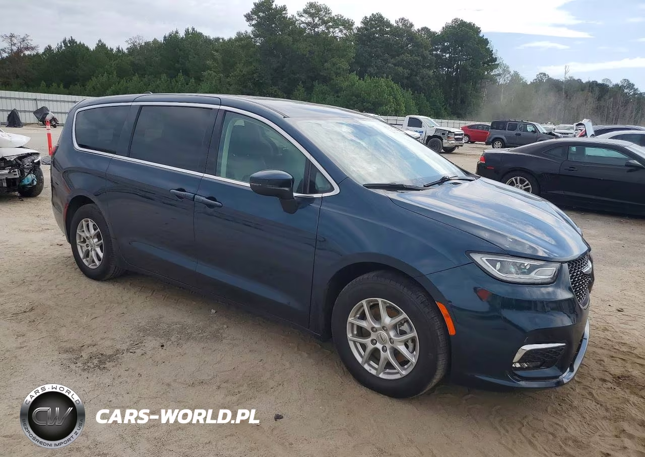 2023 Chrysler Pacifica Touring L VIN:2C4RC1BG1PR632018 - 4