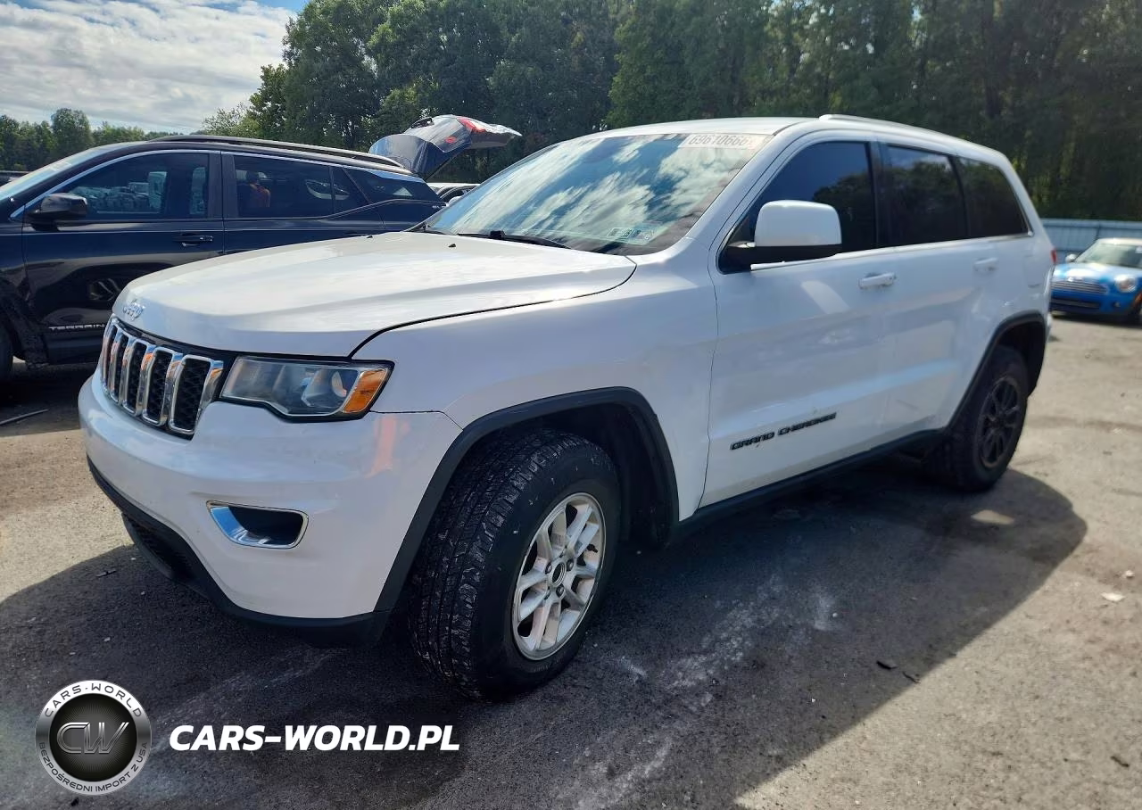 2018 Jeep Grand Cherokee Laredo VIN:1C4RJEAG3JC181981 - 1