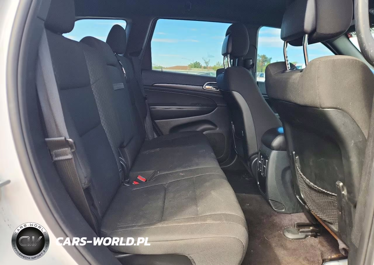 2018 Jeep Grand Cherokee Laredo VIN:1C4RJEAG3JC181981 - 11