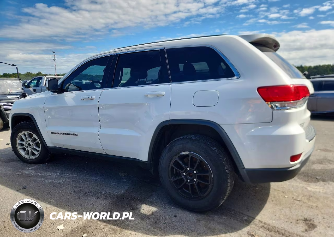 2018 Jeep Grand Cherokee Laredo VIN:1C4RJEAG3JC181981 - 2
