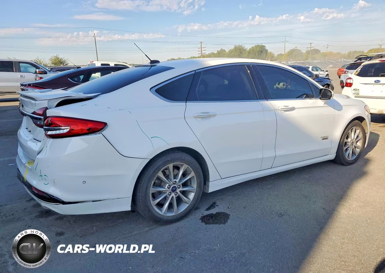2017 Ford Fusion Titanium Phev VIN:3FA6P0SUXHR152276 - 3