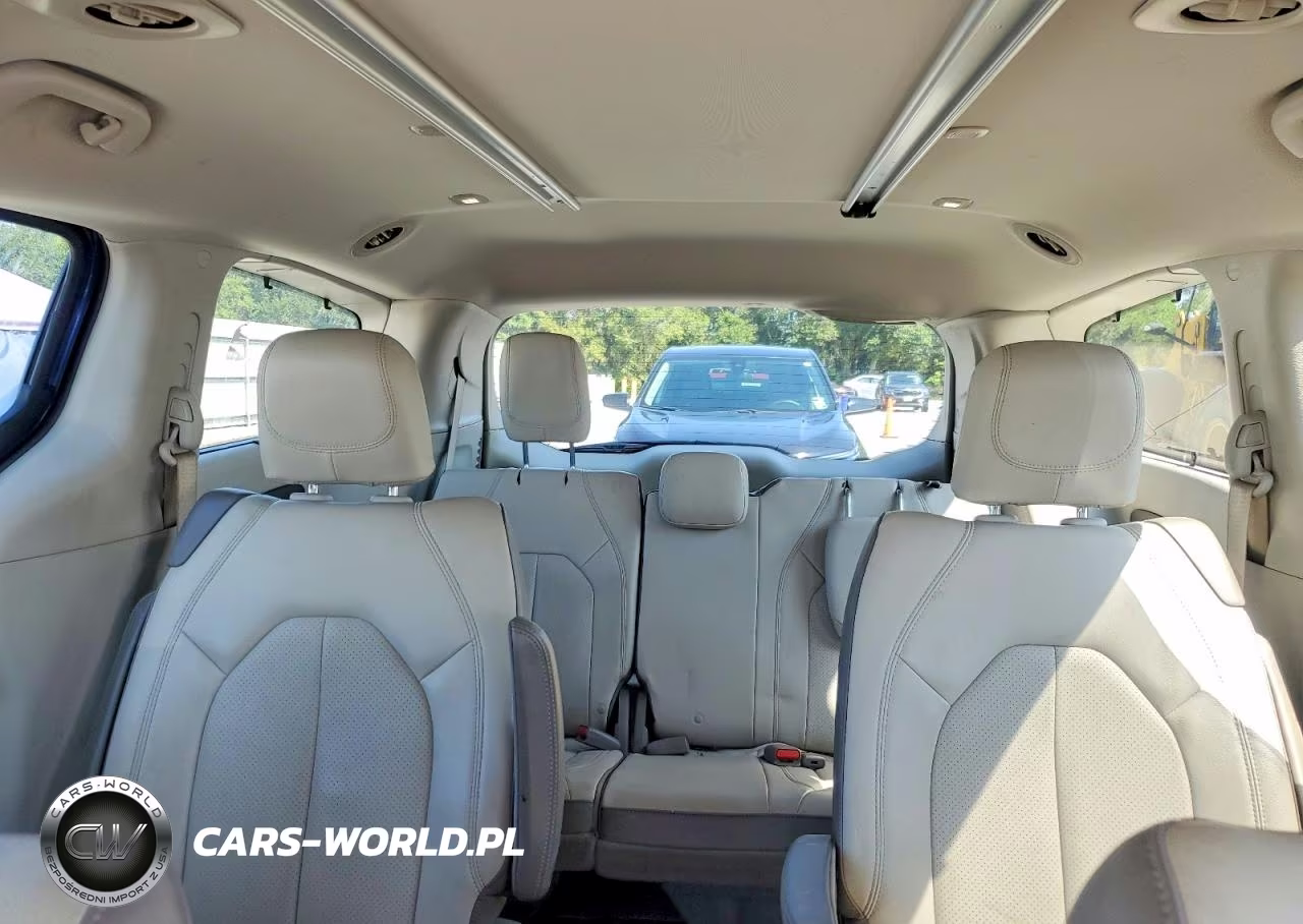 2019 Chrysler Pacifica Touring L VIN:2C4RC1BG7KR652198 - 10