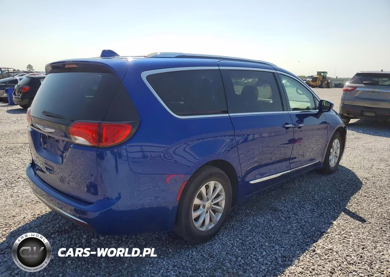 2019 Chrysler Pacifica Touring L VIN:2C4RC1BG7KR652198 - 3
