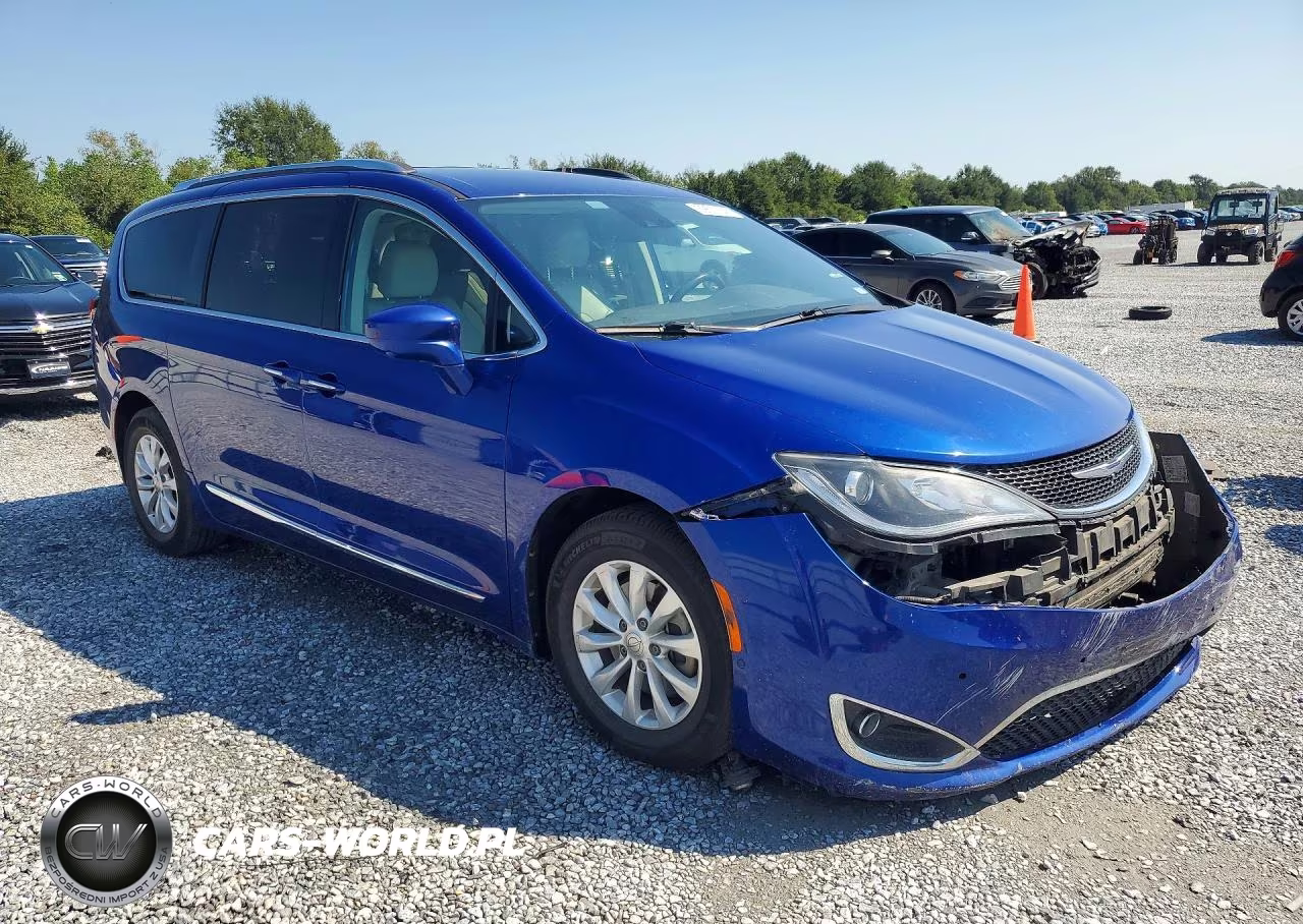 2019 Chrysler Pacifica Touring L VIN:2C4RC1BG7KR652198 - 4