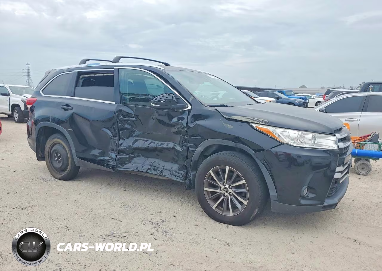 2018 Toyota Highlander VIN:5TDJZRFH3JS555325 - 4