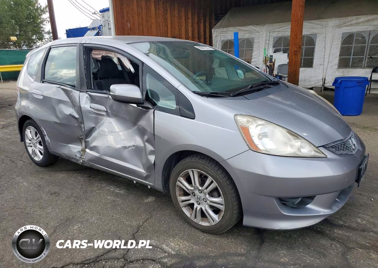 2010 Honda Fit Sport VIN:JHMGE8H68AC023435 - 4