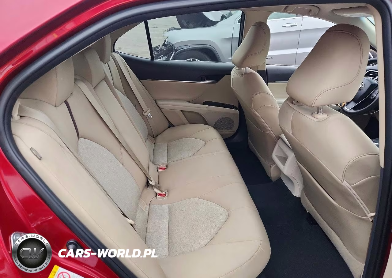 2018 Toyota Camry Le VIN:4T1B31HK1JU501299 - 10