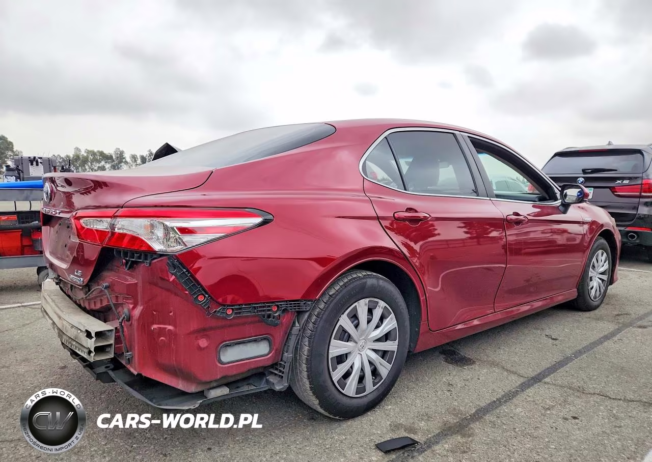 2018 Toyota Camry Le VIN:4T1B31HK1JU501299 - 3