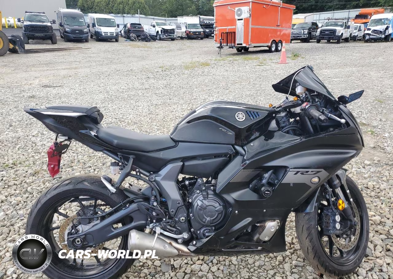 2025 Yamaha Yzfr7