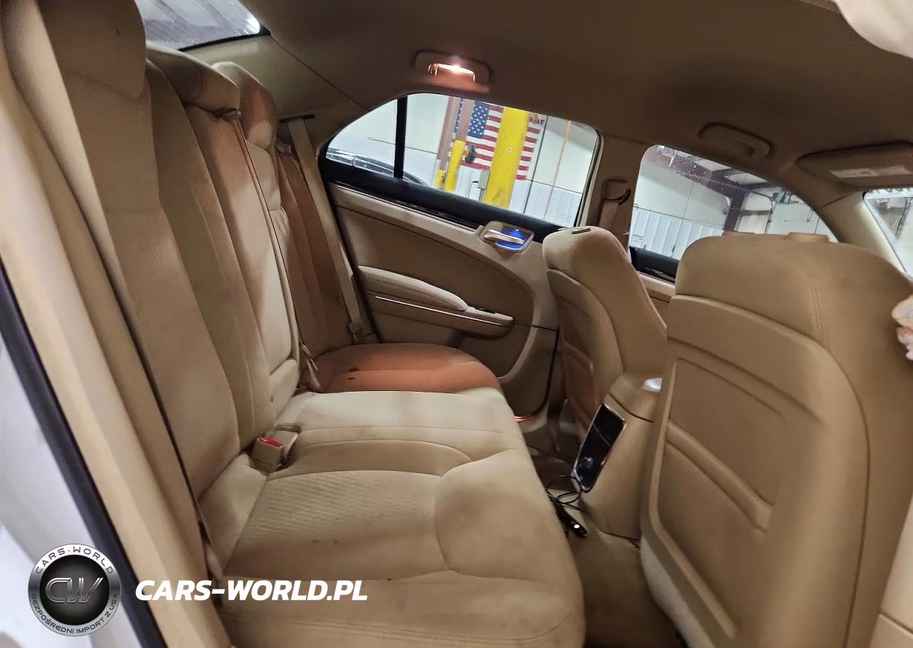 2012 Chrysler 300 VIN:2C3CCAAG5CH186192 - 10