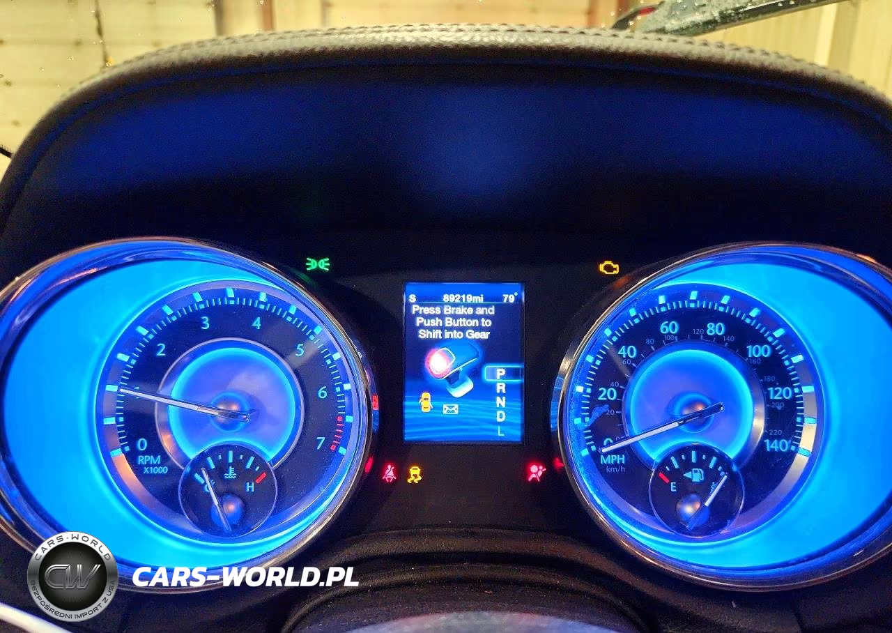 2012 Chrysler 300 VIN:2C3CCAAG5CH186192 - 9
