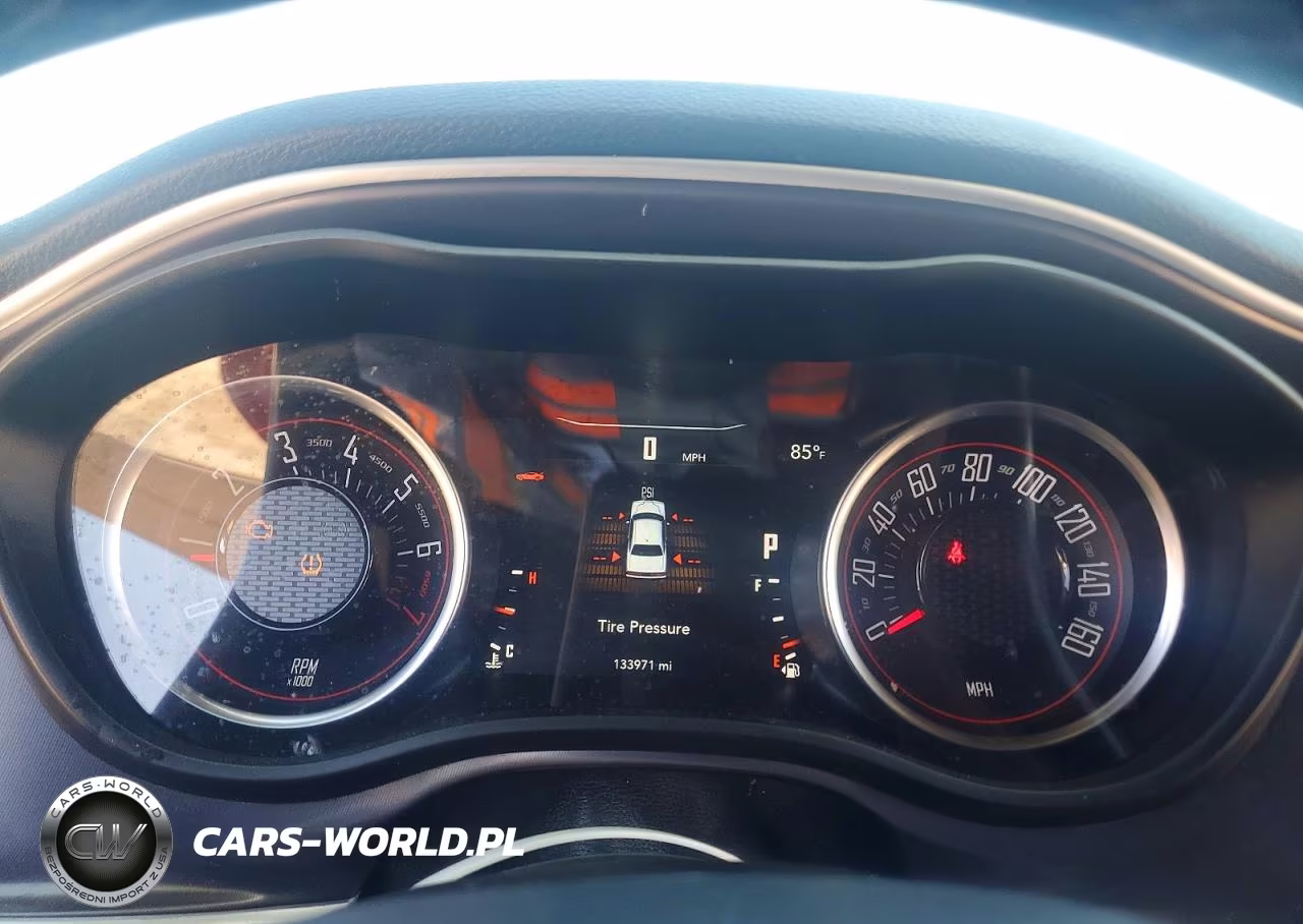 2019 Dodge Challenger Sxt VIN:2C3CDZAG7KH747941 - 9