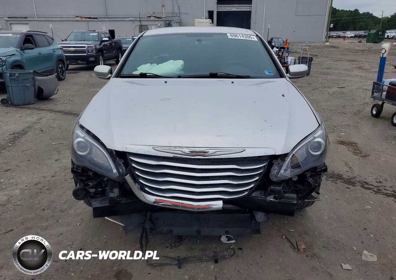 2011 Chrysler 200 Touring VIN:1C3BC1FG8BN602312 - 5