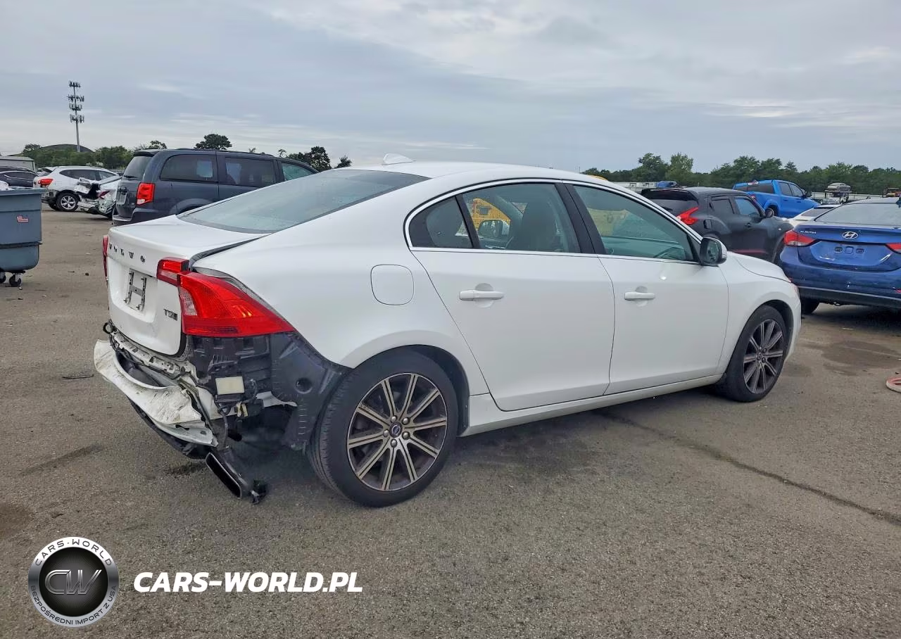 2017 Volvo S60 Platinum VIN:LYV402TM4HB153085 - 3