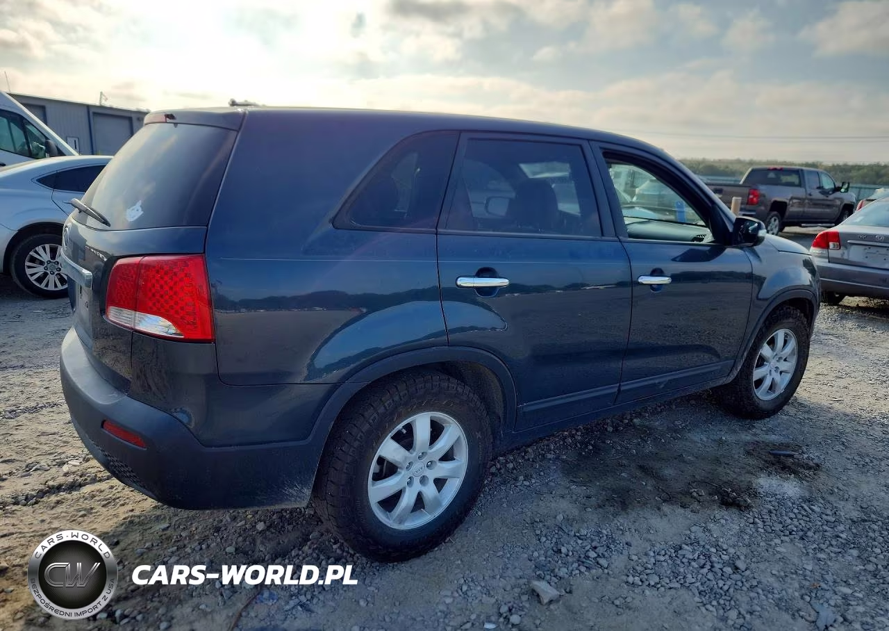 2011 Kia Sorento Lx VIN:5XYKT3A10BG035076 - 3