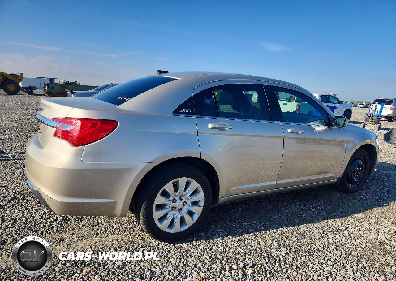 2014 Chrysler 200 Touring VIN:1C3CCBAB4EN210759 - 3