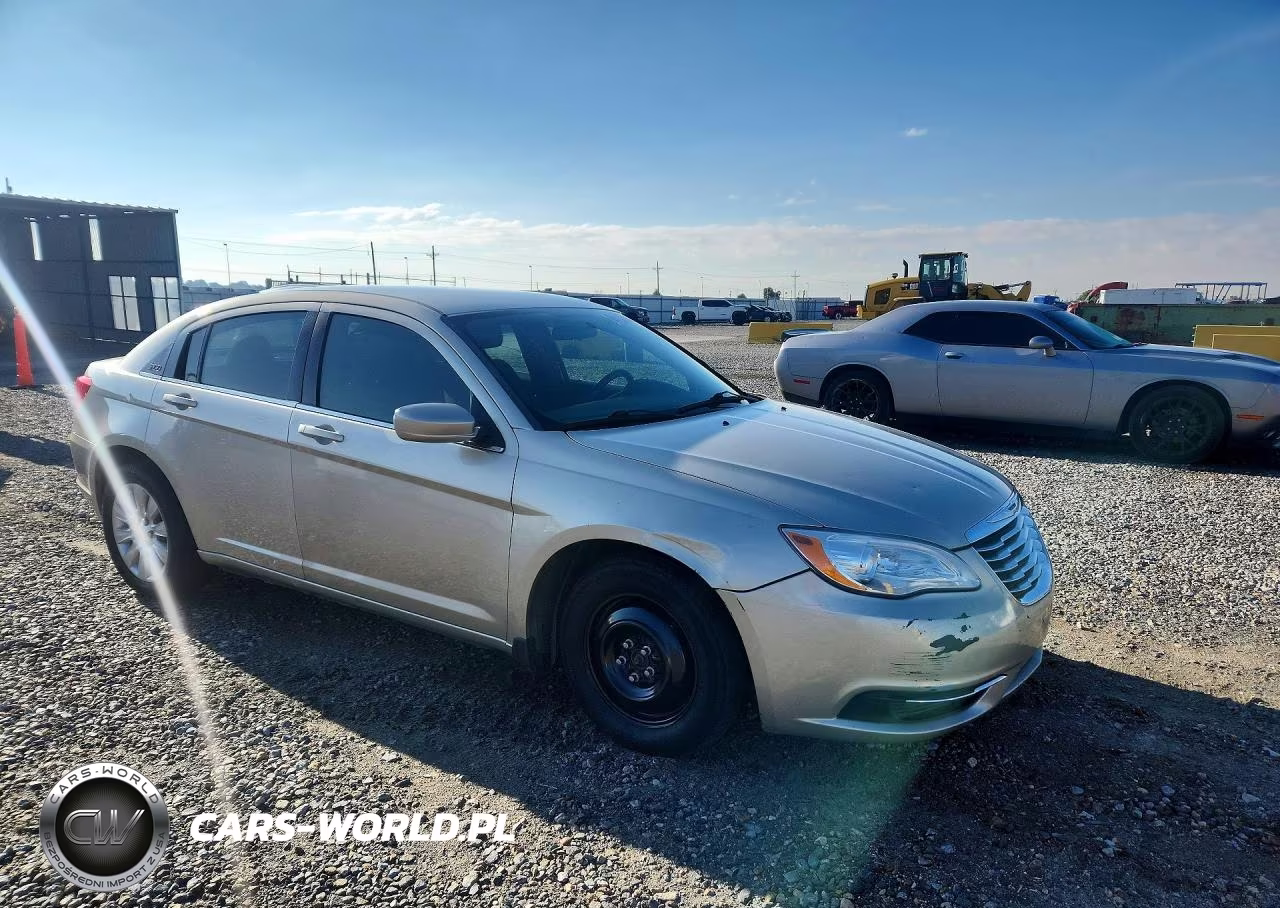 2014 Chrysler 200 Touring VIN:1C3CCBAB4EN210759 - 4