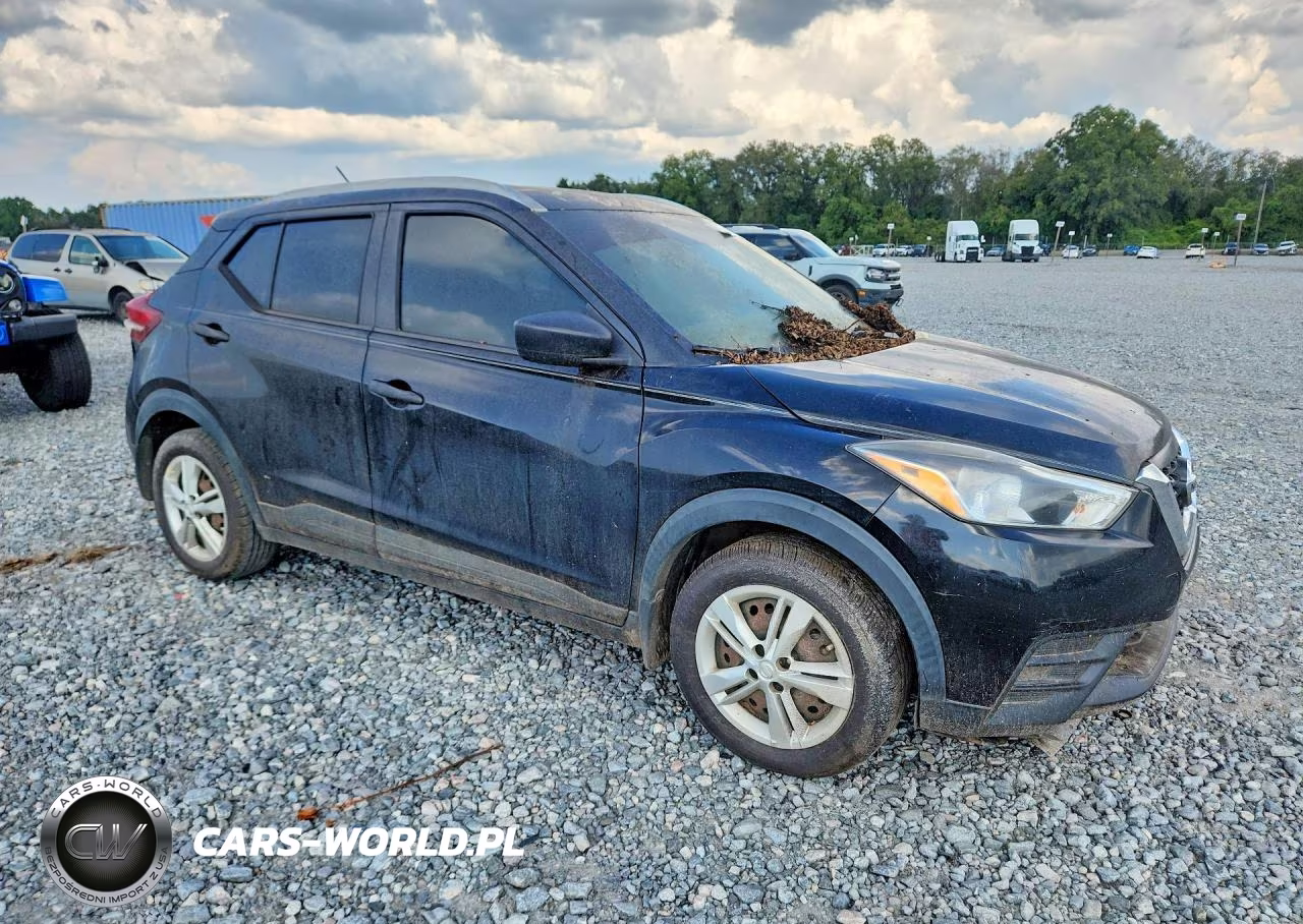 2019 Nissan Kicks S VIN:3N1CP5CU3KL481813 - 4