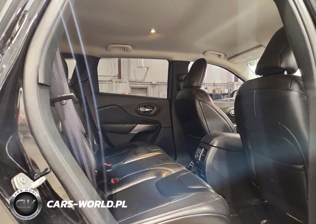 2019 Jeep Cherokee Latitude Plus VIN:1C4PJMLB2KD177662 - 11