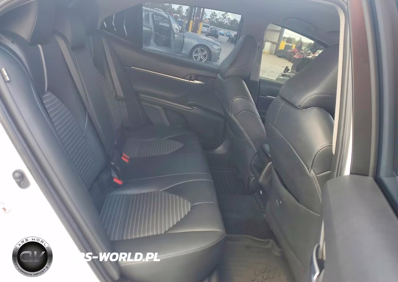 2018 Toyota Camry Se VIN:4T1B11HK6JU131196 - 10
