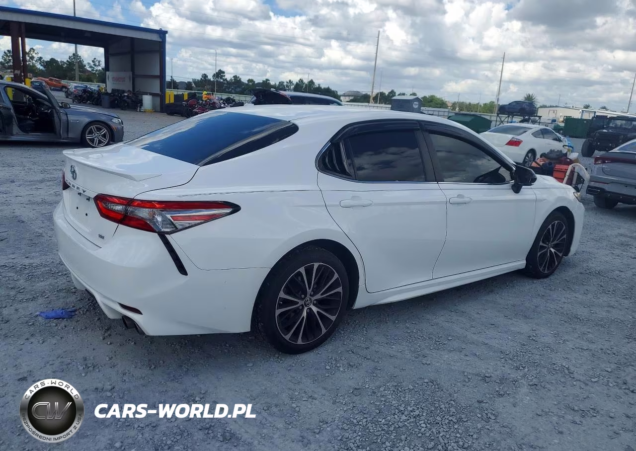 2018 Toyota Camry Se VIN:4T1B11HK6JU131196 - 3