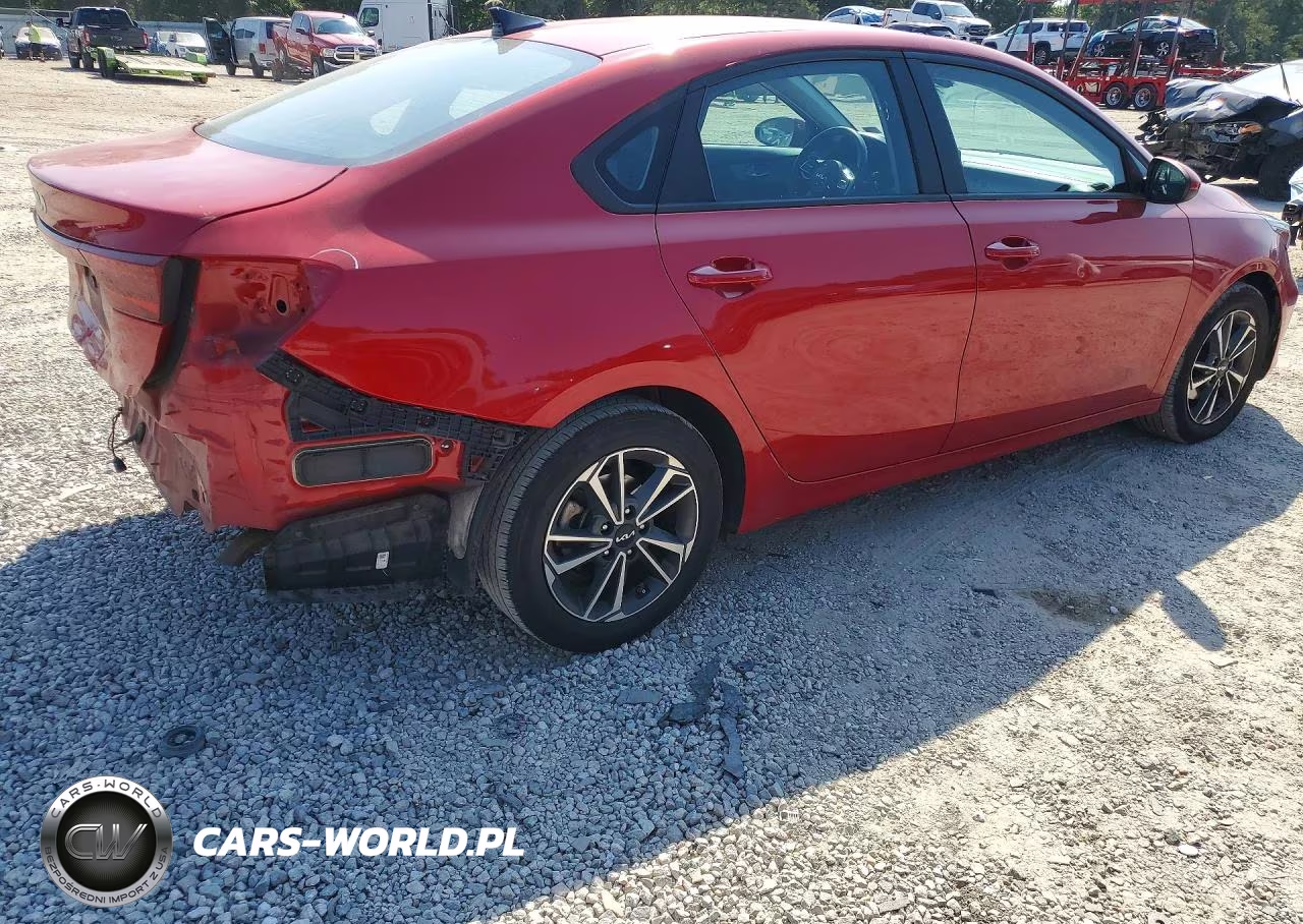 2023 Kia Forte Lxs VIN:3KPF24AD4PE581923 - 3