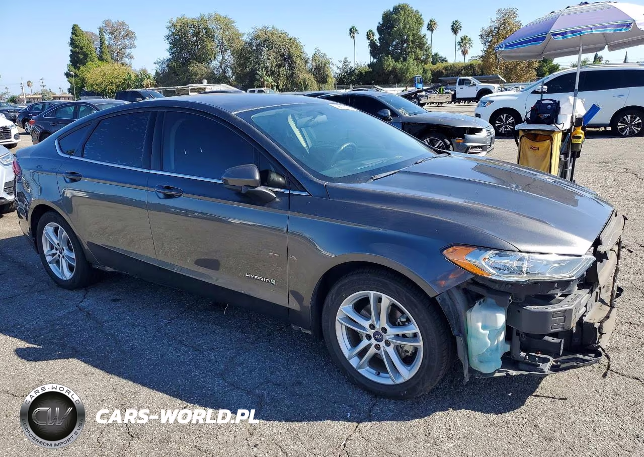 2018 Ford Fusion Se Hybrid VIN:3FA6P0LU6JR163196 - 4