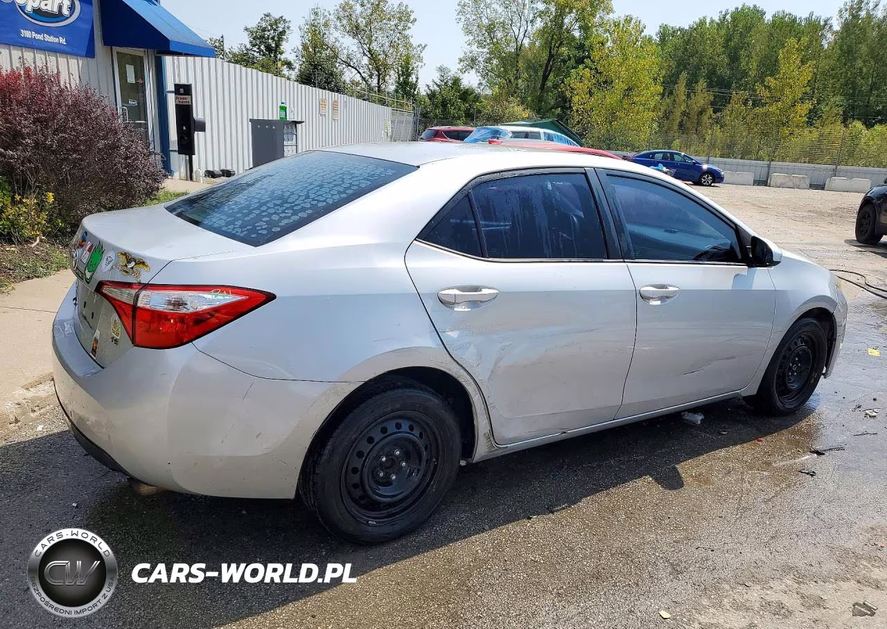 2015 Toyota Corolla Le VIN:2T1BURHE9FC256167 - 3