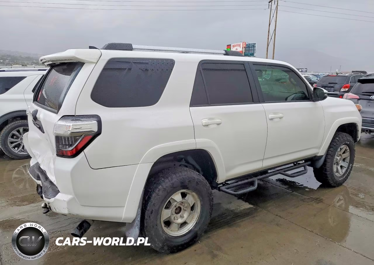 2016 Toyota 4Runner Trail Premium VIN:JTEBU5JR3G5366597 - 3