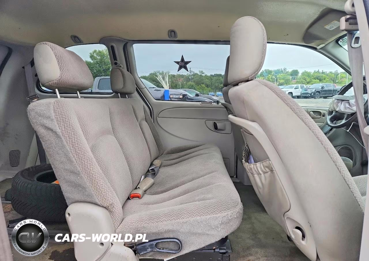 2005 Chrysler Town & Country VIN:1C4GP45R85B390155 - 11