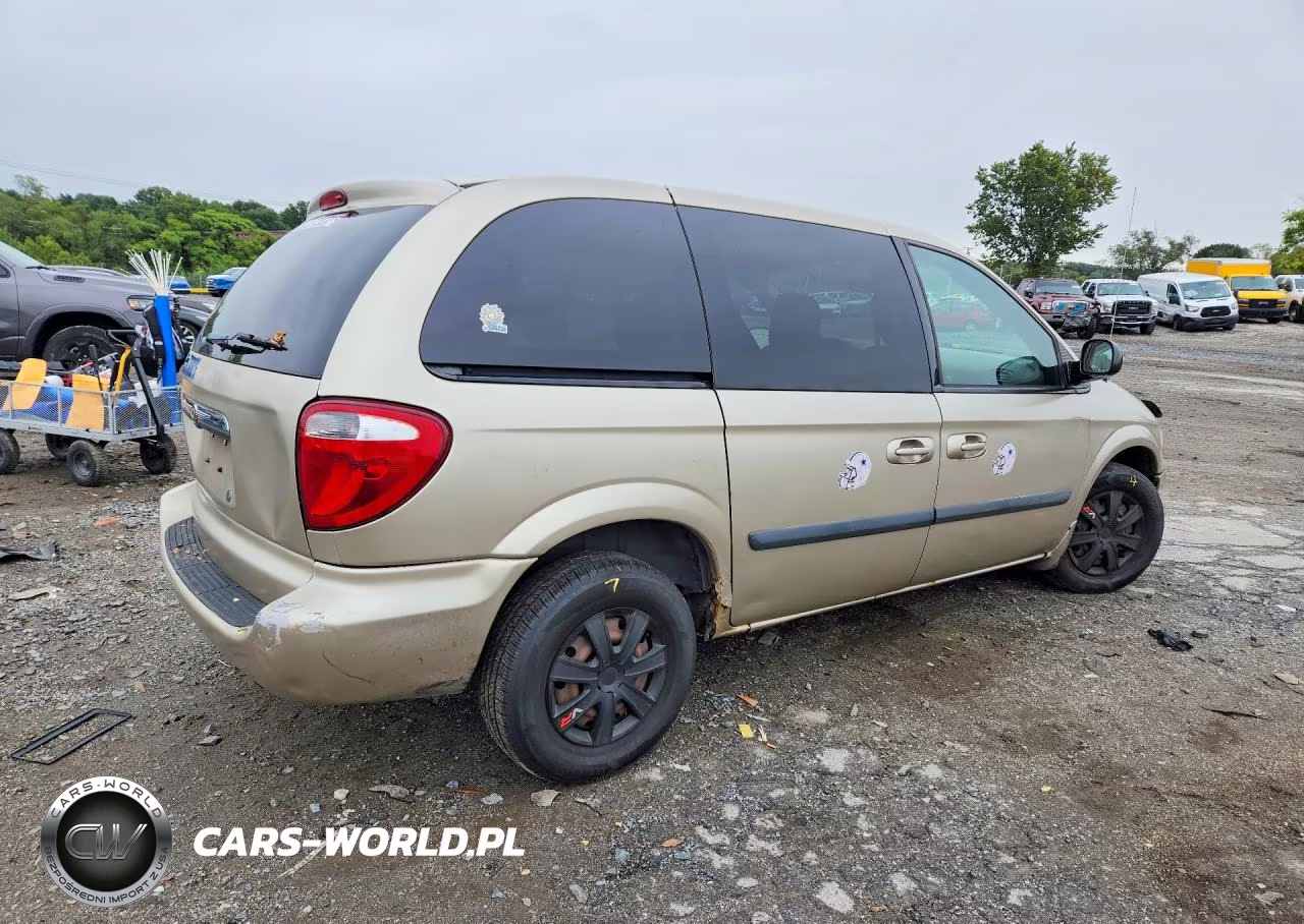 2005 Chrysler Town & Country VIN:1C4GP45R85B390155 - 3