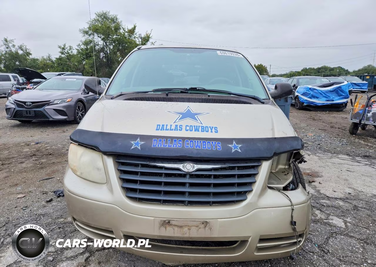 2005 Chrysler Town & Country VIN:1C4GP45R85B390155 - 5