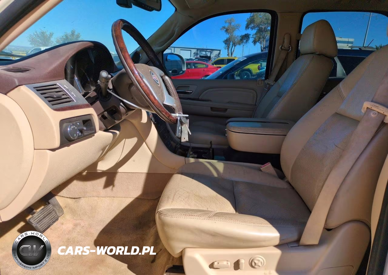 2007 Cadillac Escalade Luxury VIN:1GYFK63817R289219 - 7