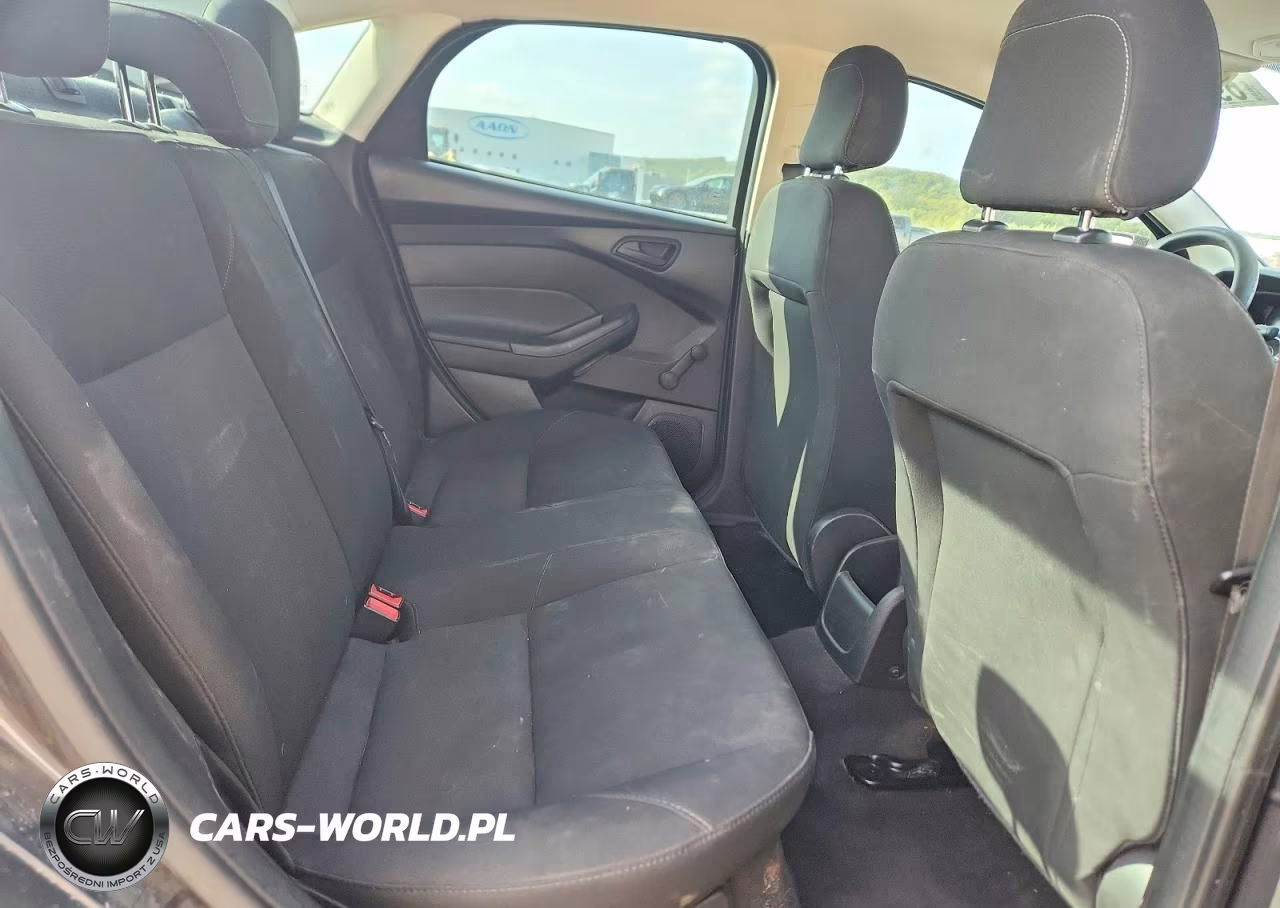2018 Ford Focus S VIN:1FADP3E24JL293075 - 10