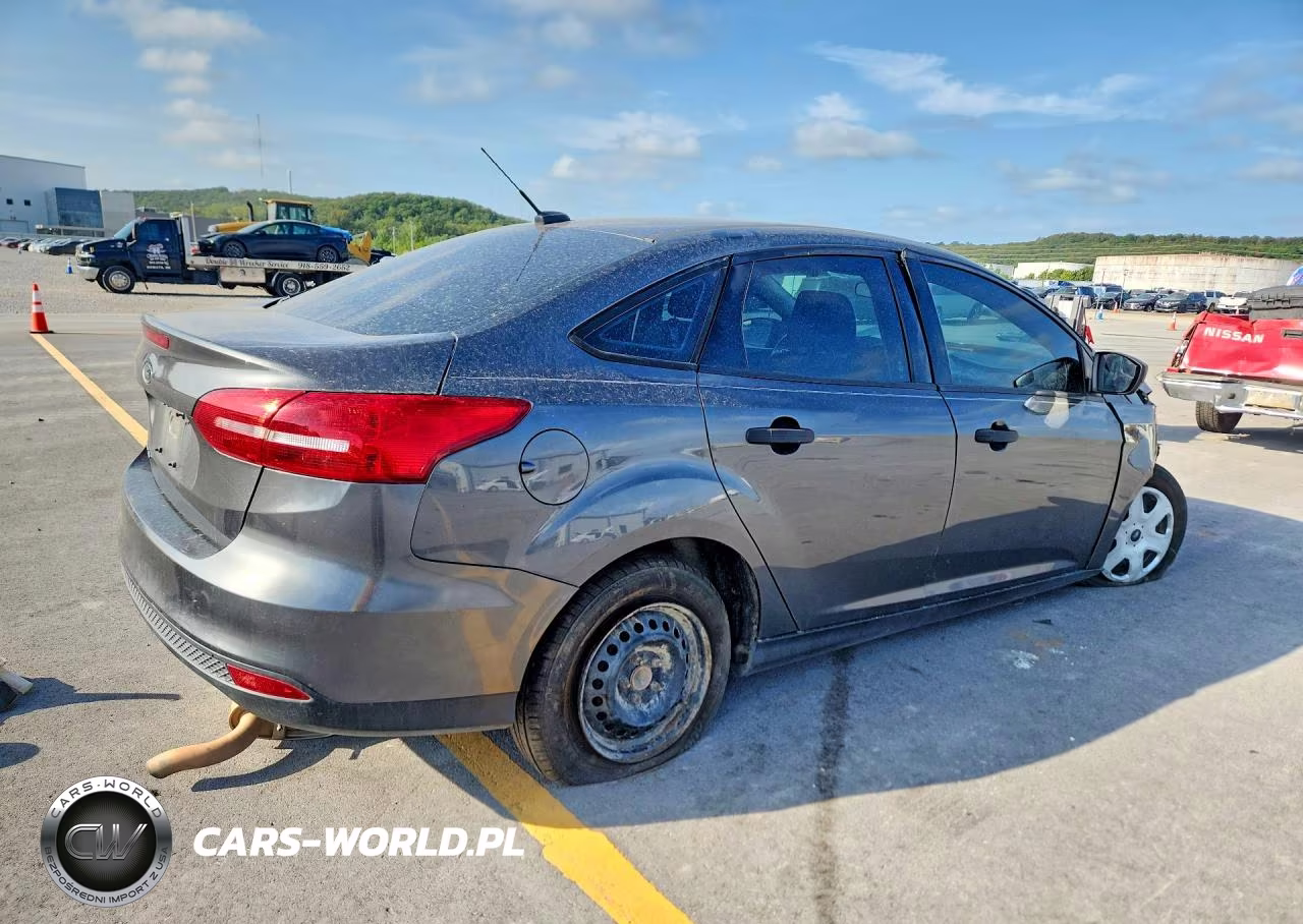 2018 Ford Focus S VIN:1FADP3E24JL293075 - 3