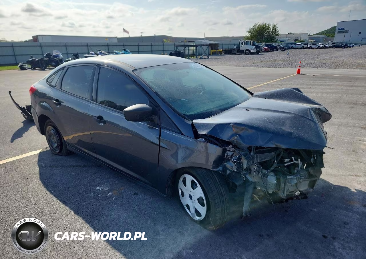 2018 Ford Focus S VIN:1FADP3E24JL293075 - 4