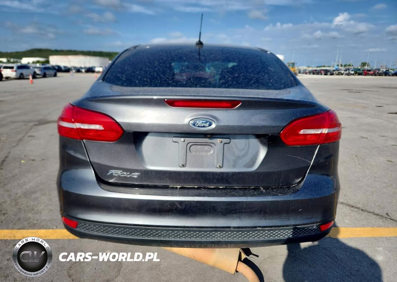 2018 Ford Focus S VIN:1FADP3E24JL293075 - 6