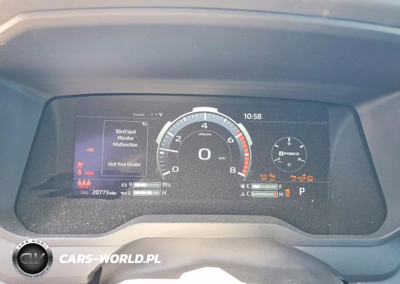 2025 Toyota Tundra Platinum VIN:5TFWA5DB3SX257499 - 9
