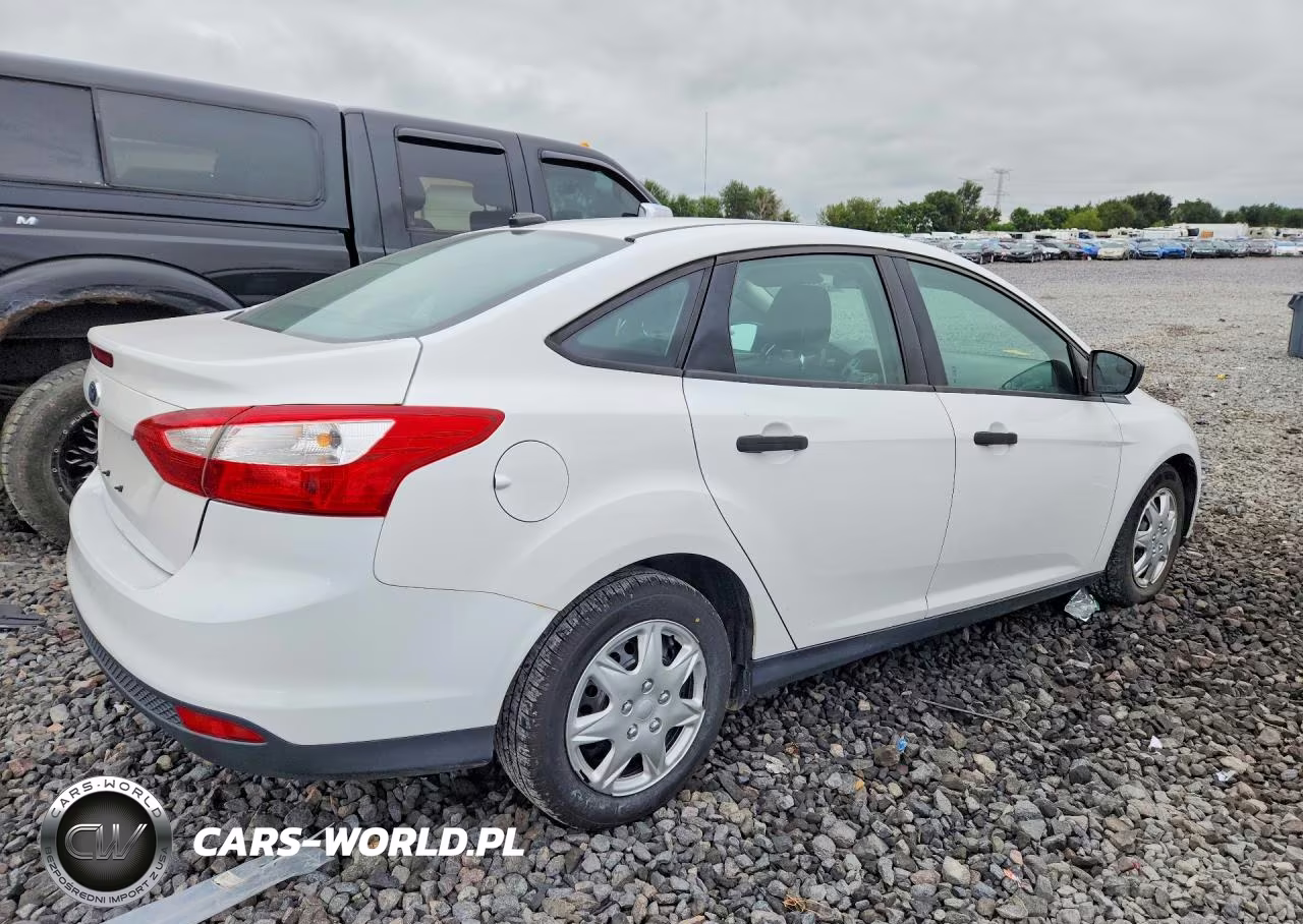 2012 Ford Focus S VIN:1FAHP3E26CL319728 - 3