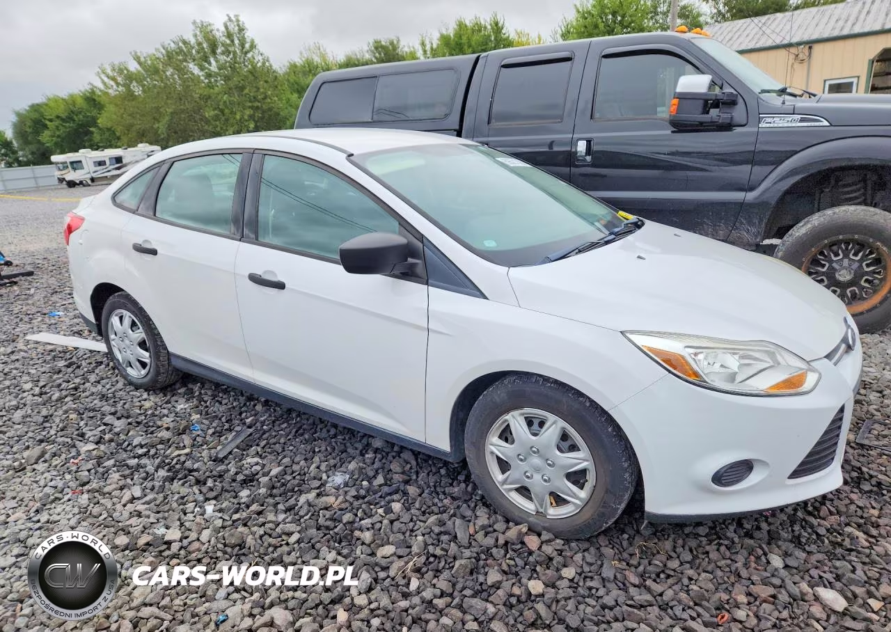 2012 Ford Focus S VIN:1FAHP3E26CL319728 - 4