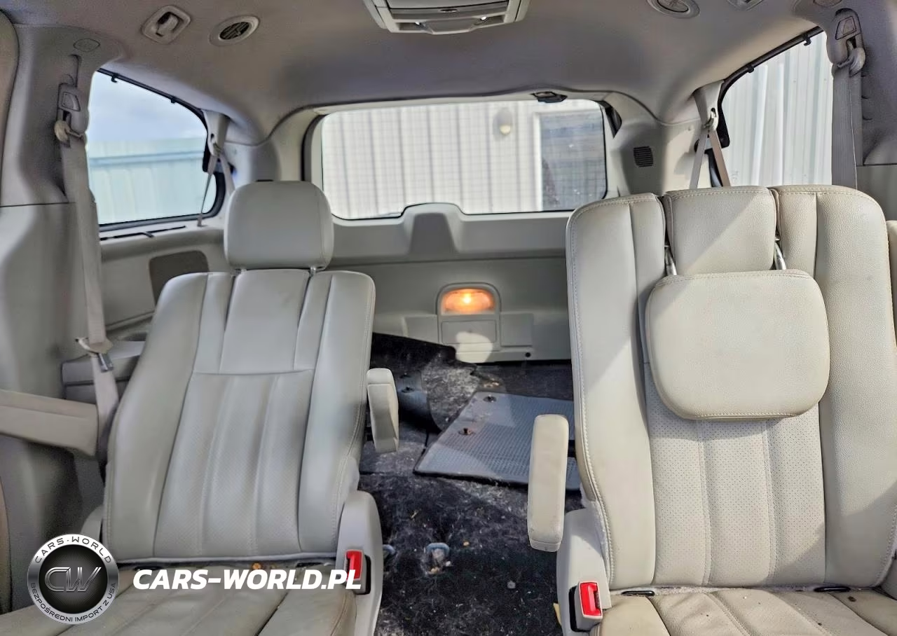 2013 Chrysler Town & Country Touring L VIN:2C4RC1CG3DR647047 - 10