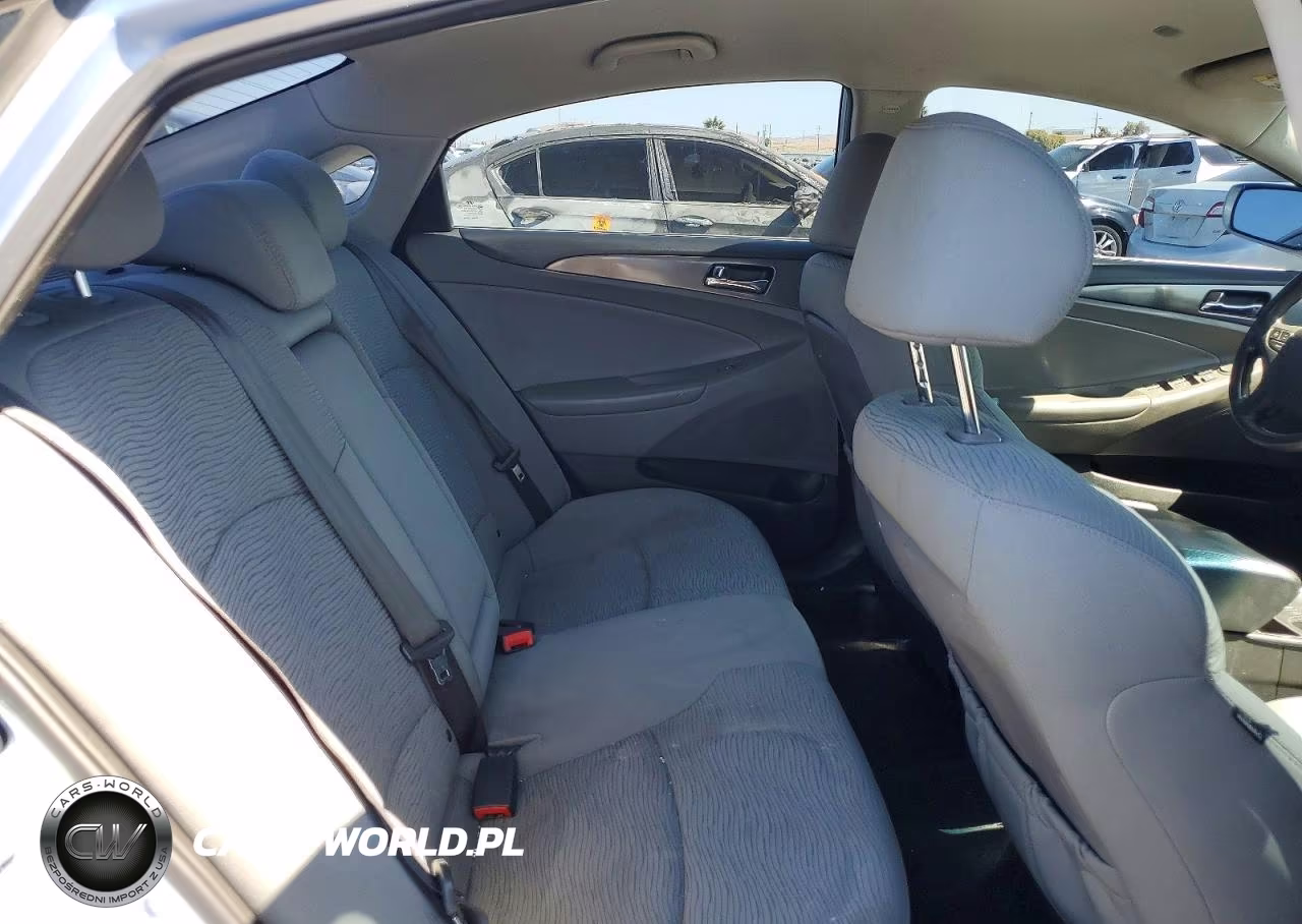 2013 Hyundai Sonata Hybrid VIN:KMHEC4A49DA082795 - 10