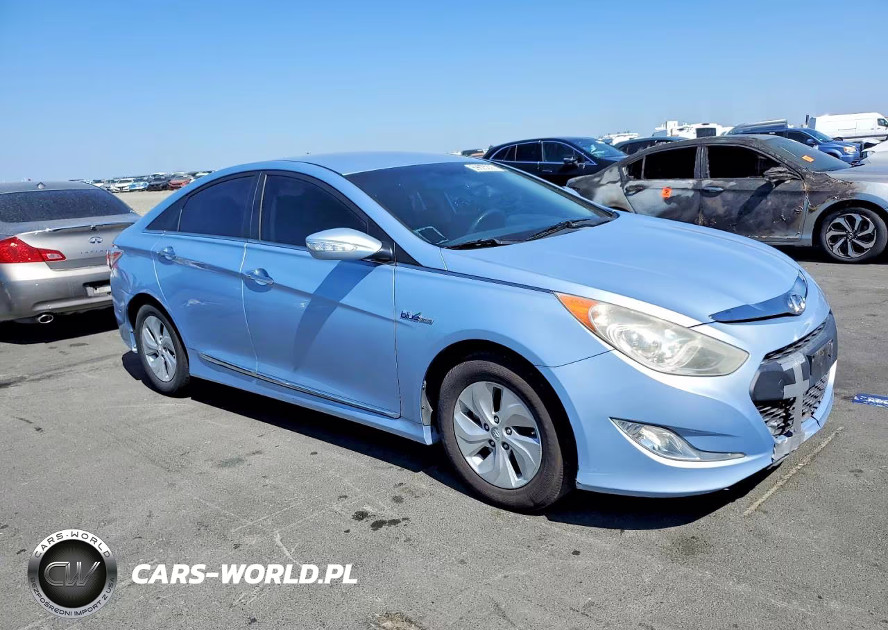 2013 Hyundai Sonata Hybrid VIN:KMHEC4A49DA082795 - 4
