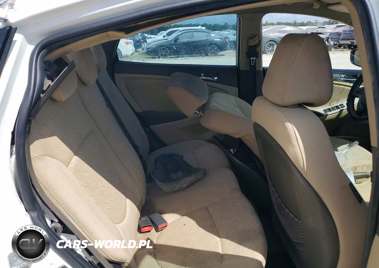 2013 Hyundai Accent Gls VIN:KMHCU4AE5DU572727 - 10